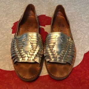 SBICCA gold leather huaraches sz 8